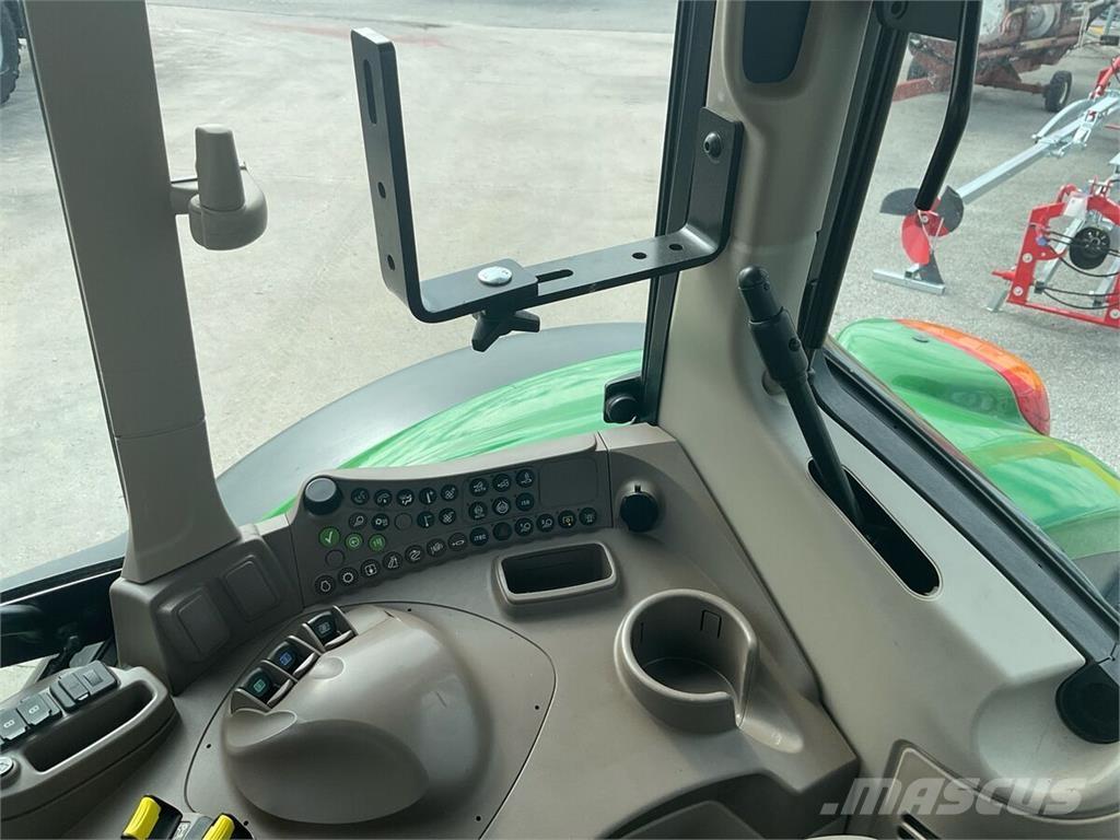 John Deere 6120M Traktory