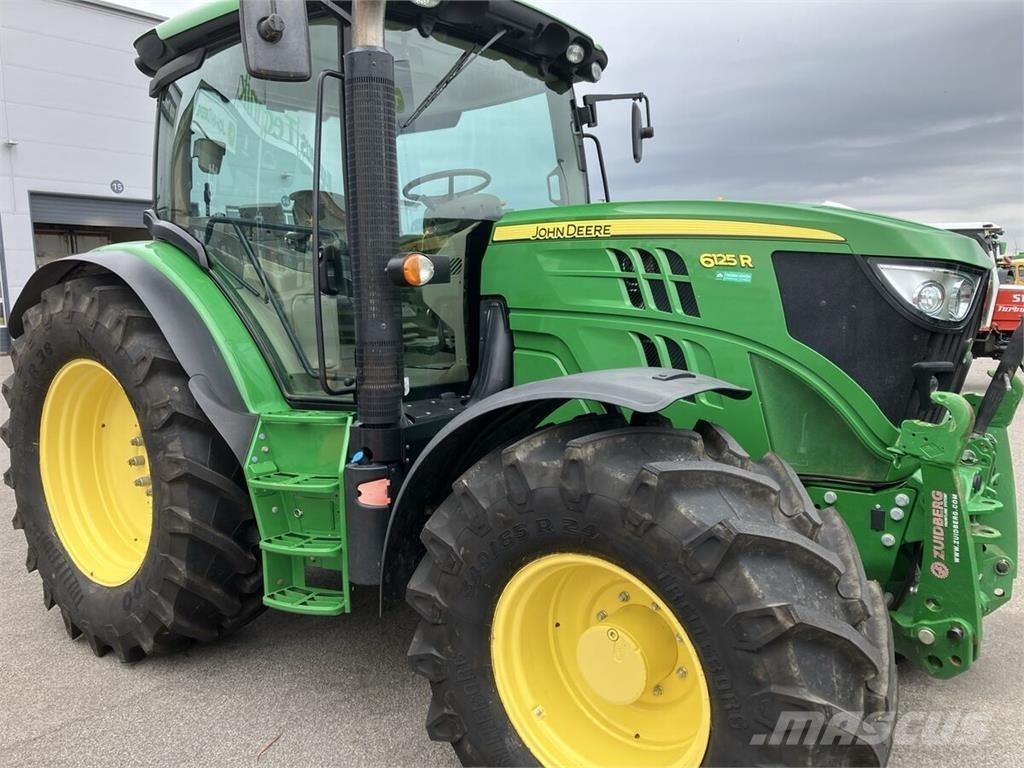 John Deere 6125R Traktory