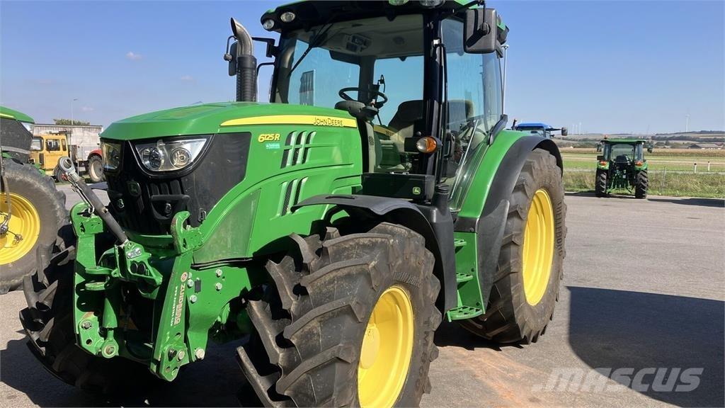 John Deere 6125R Traktory