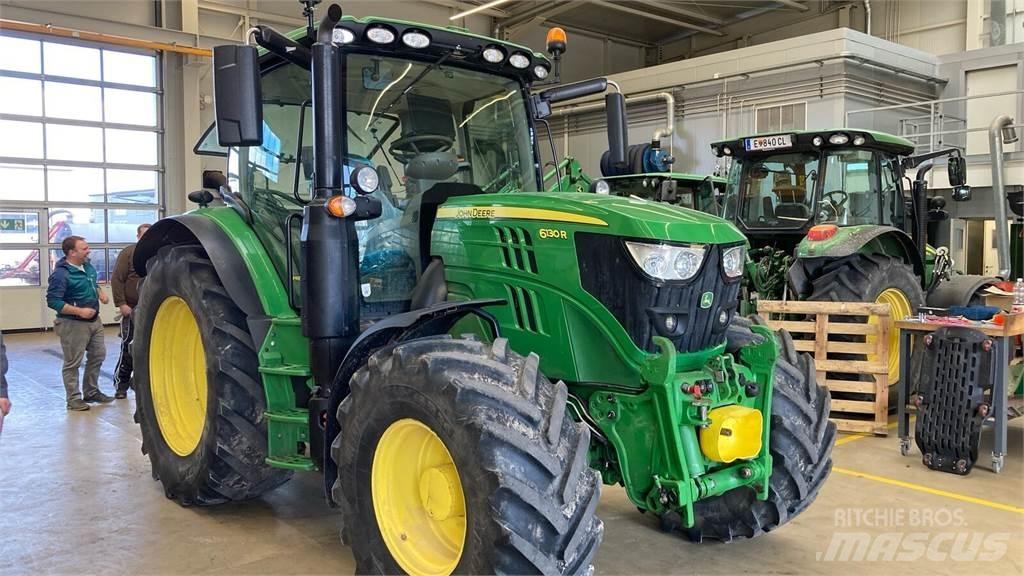 John Deere 6130R Traktory