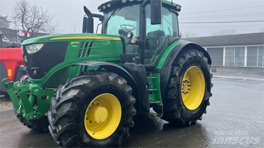 John Deere 6175R Traktory