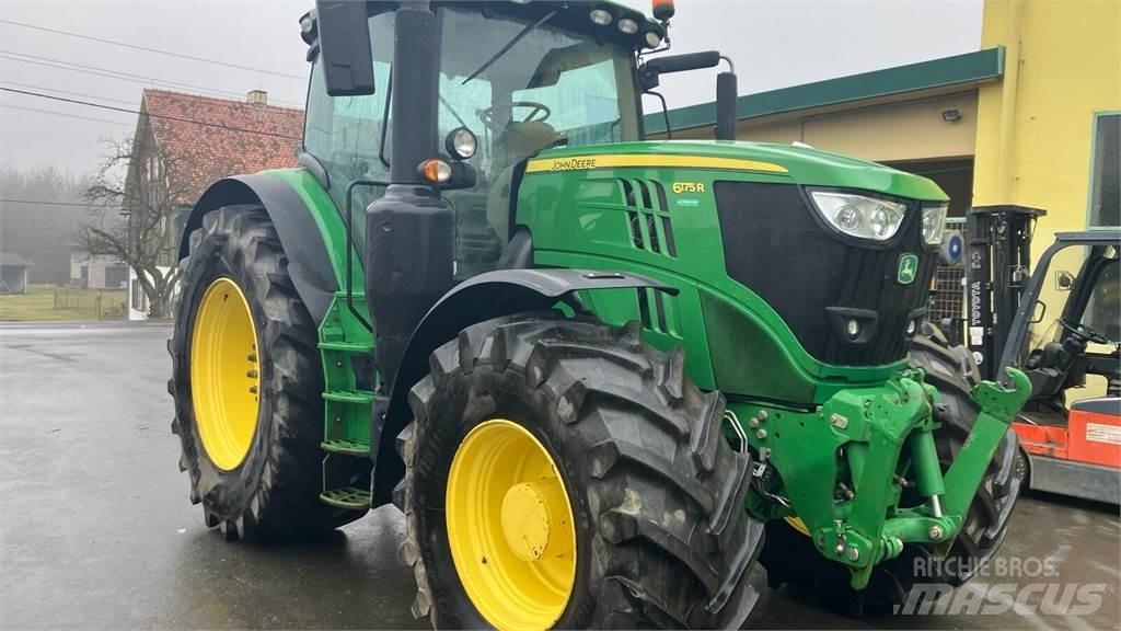 John Deere 6175R Traktory