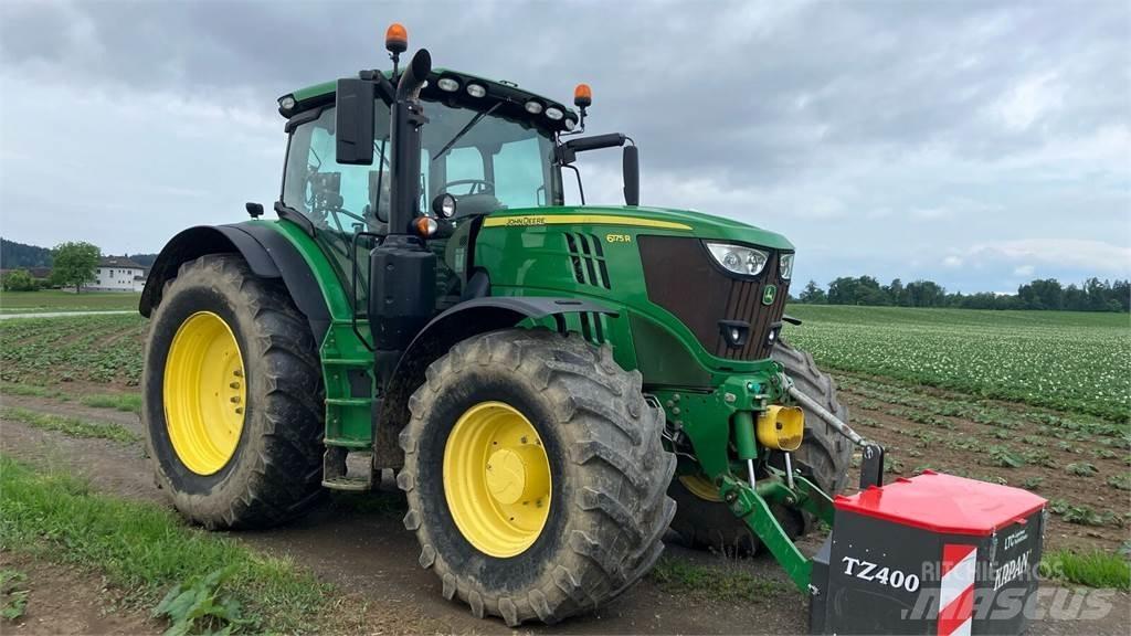 John Deere 6175R Traktory