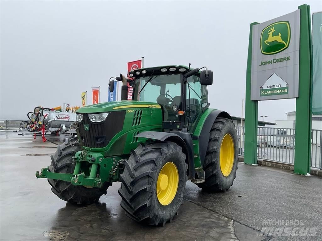 John Deere 6210R Traktory