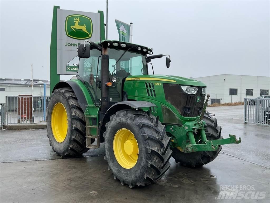 John Deere 6210R Traktory
