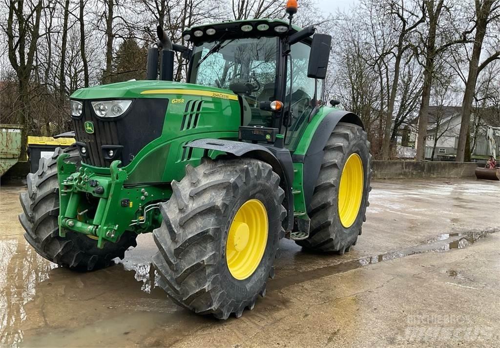 John Deere 6215R Traktory