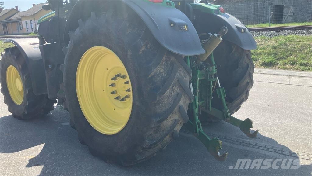 John Deere 6250R Traktory