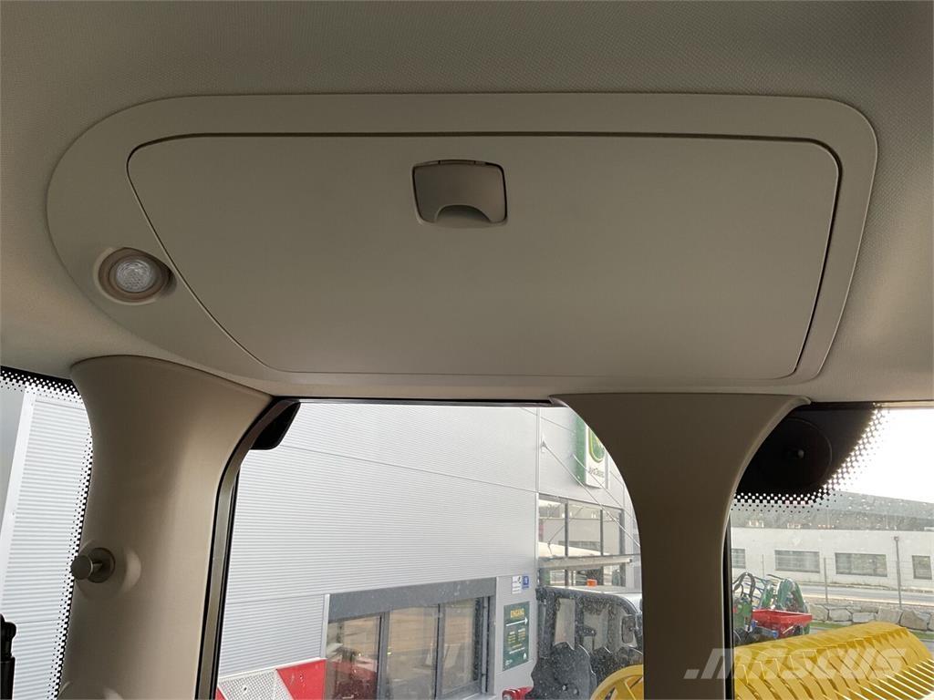 John Deere 6R 215 Traktory