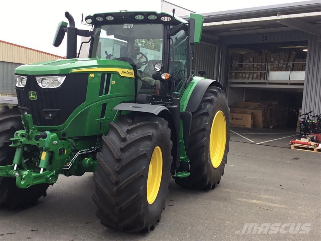 John Deere 6R215 Traktory
