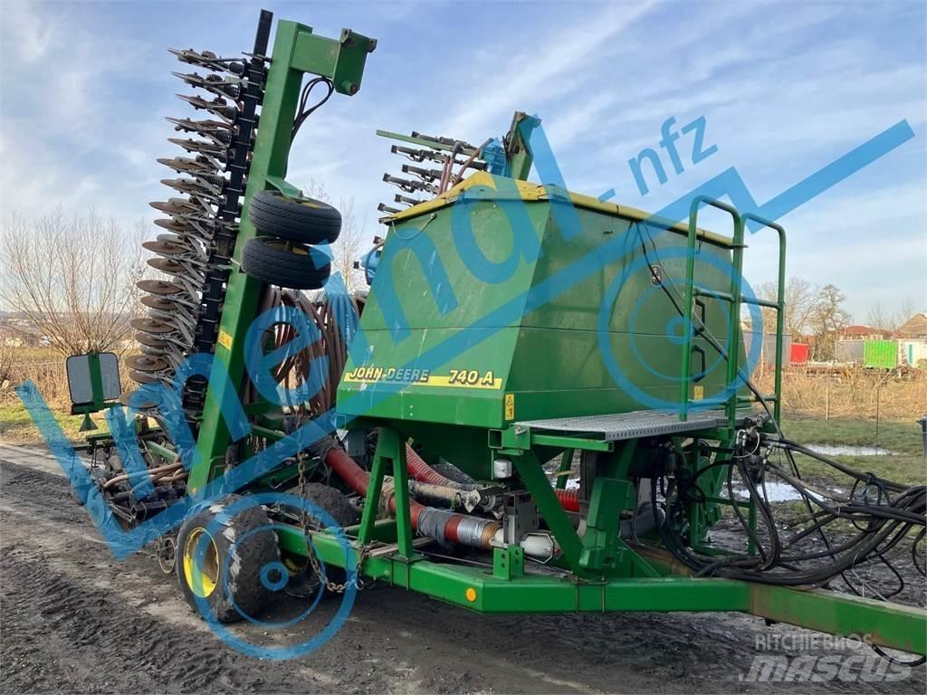 John Deere 740A Mechanické secí stroje