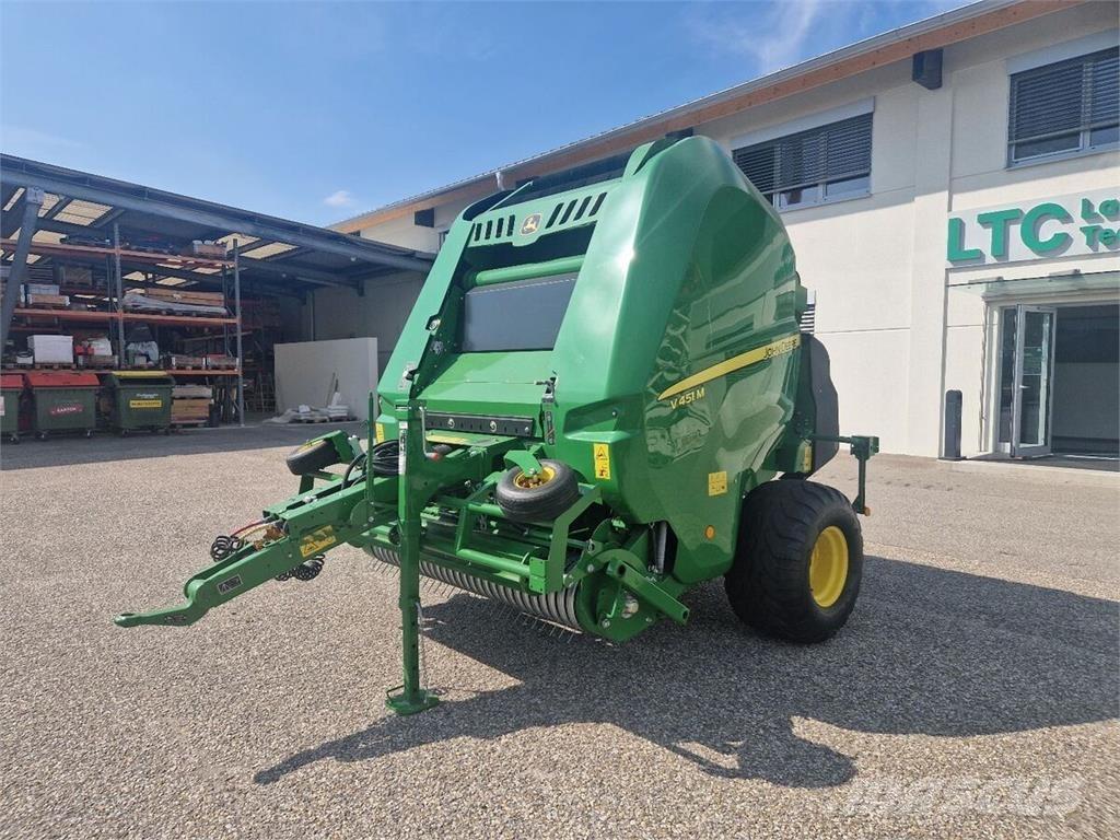 John Deere V451M Lis na válcové balíky