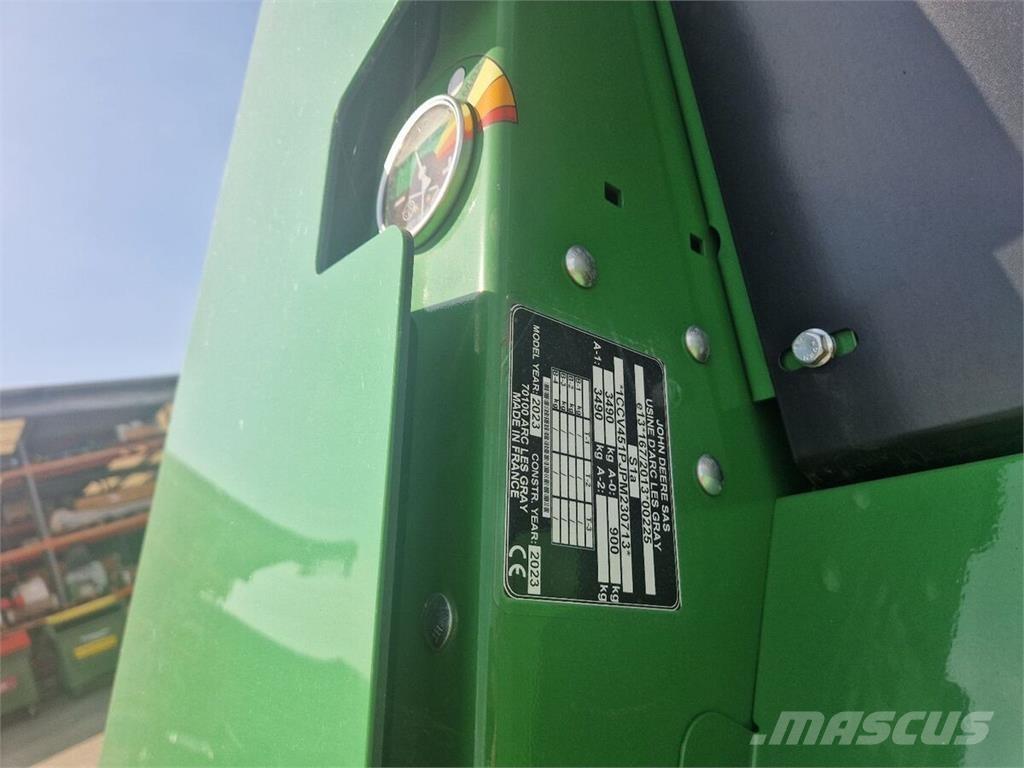 John Deere V451M Lis na válcové balíky