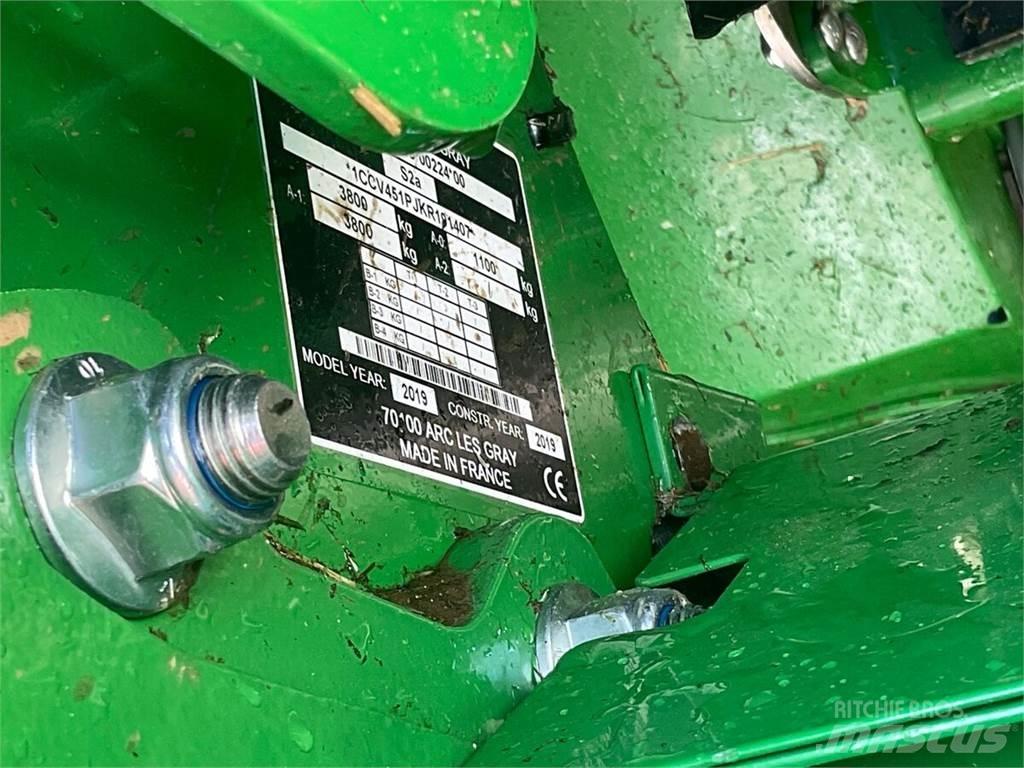 John Deere V451R Lis na válcové balíky