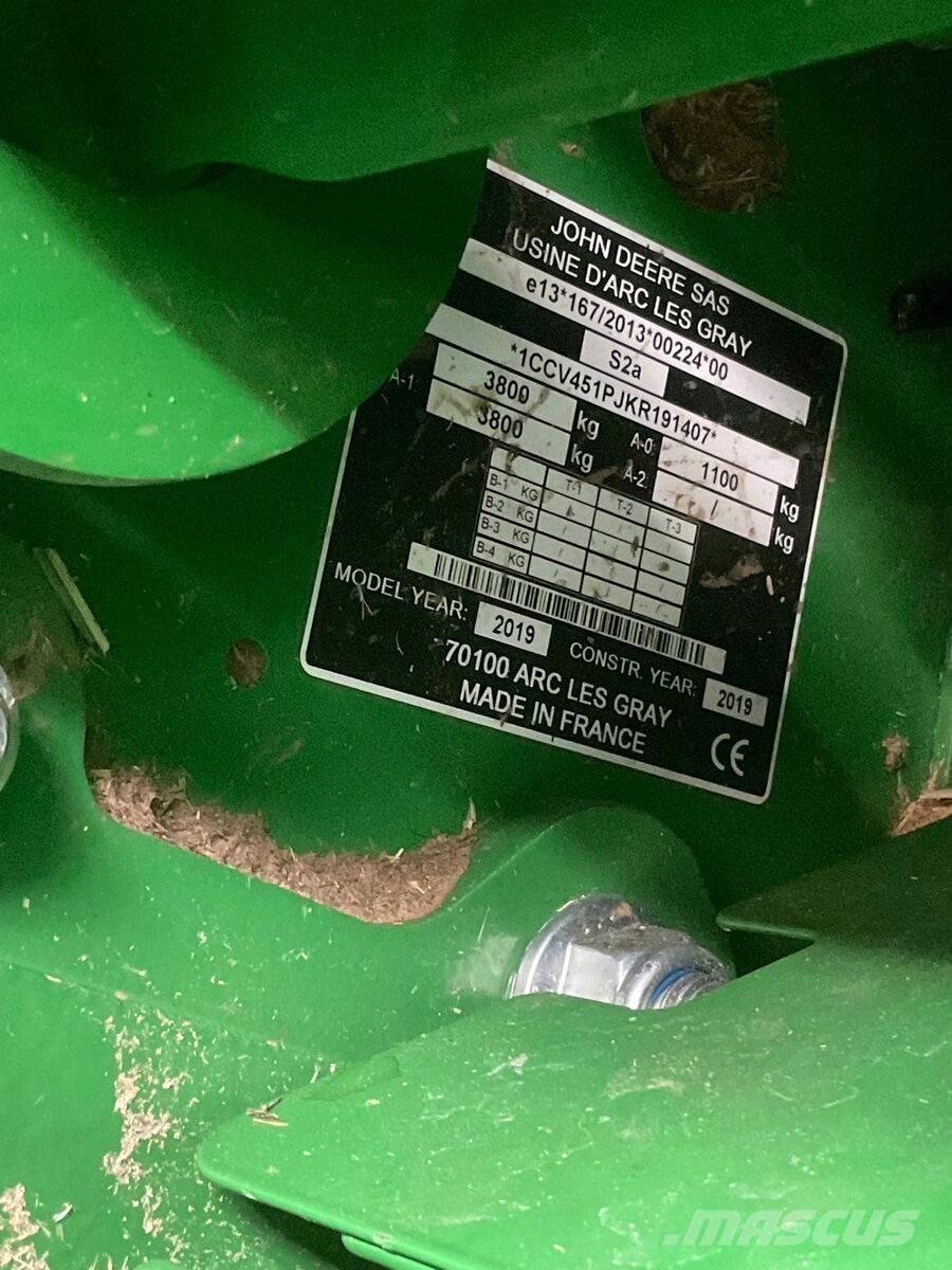 John Deere V451R Lis na válcové balíky