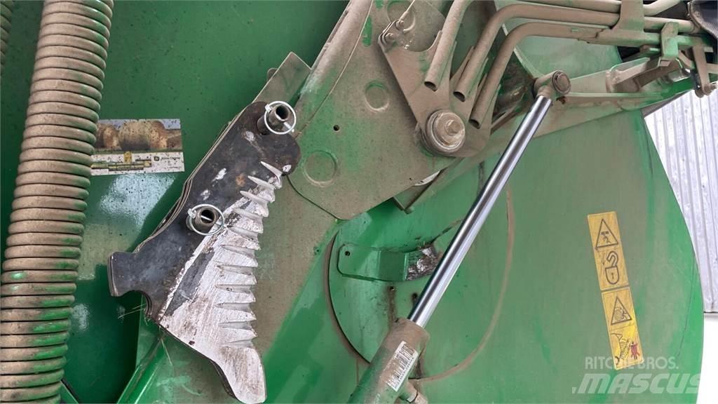 John Deere V461R Lis na válcové balíky