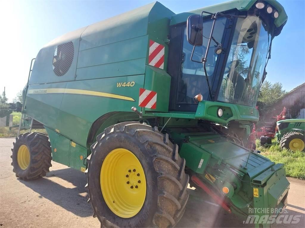 John Deere W440 Sklízecí mlátičky