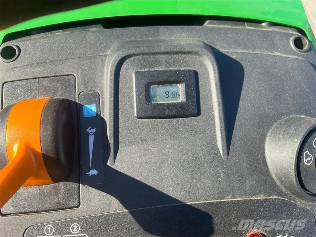 John Deere X167R Komunální technika - ostatní