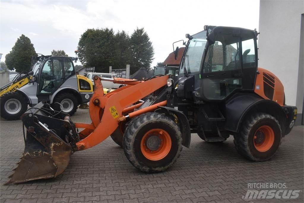 Komatsu WA100M-7 Kolové nakladače