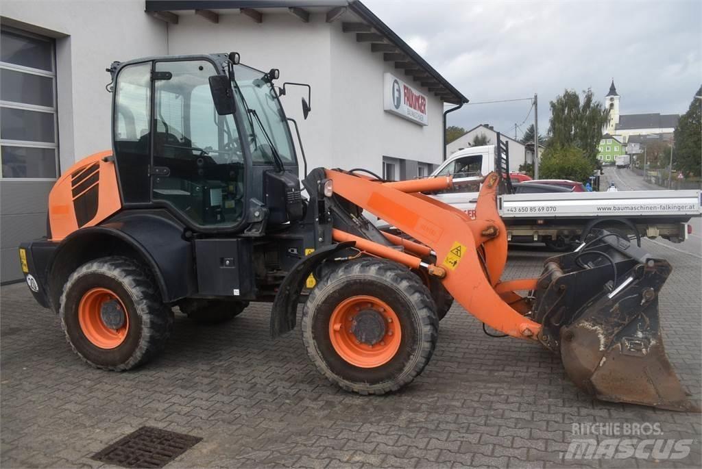 Komatsu WA100M-7 Kolové nakladače