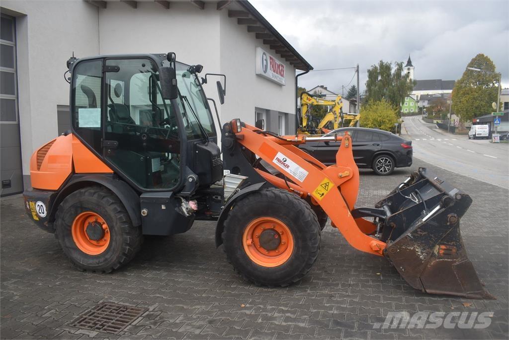 Komatsu WA70-7 Kolové nakladače