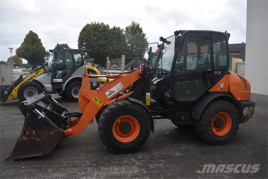 Komatsu WA70-7 Kolové nakladače