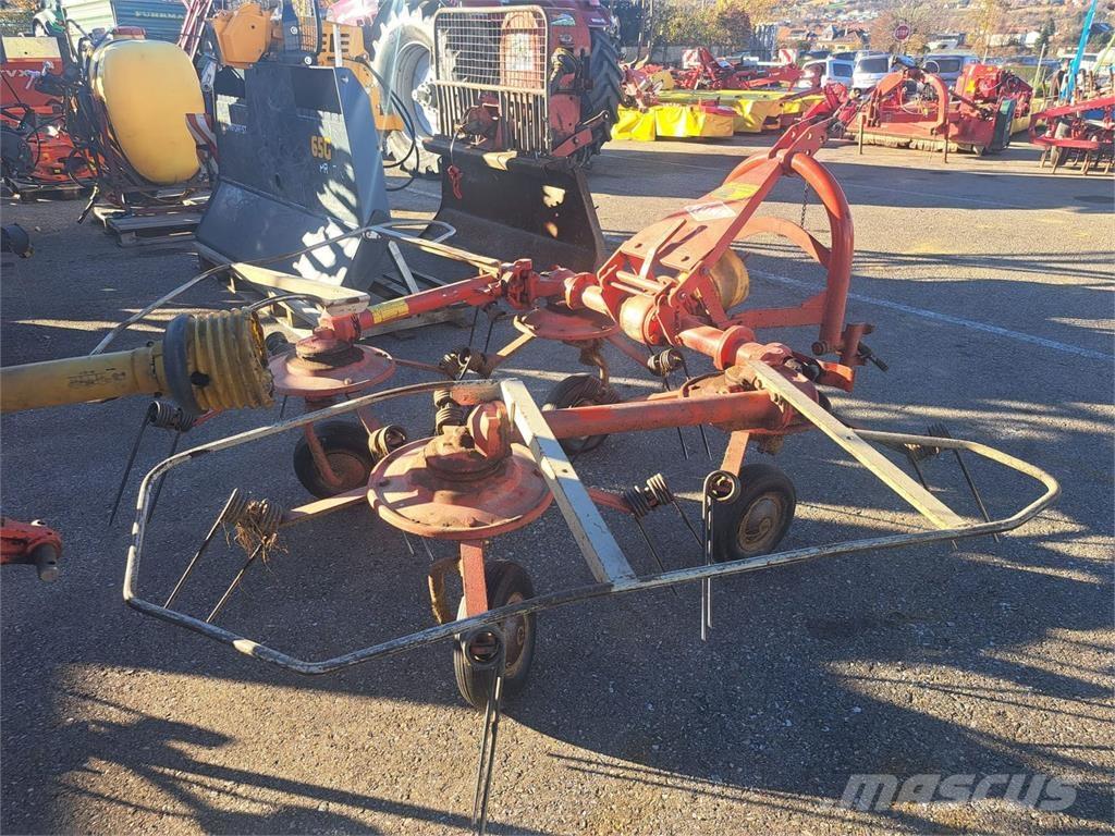 Kuhn 4 Kreisel Obraceče a shrabovače sena