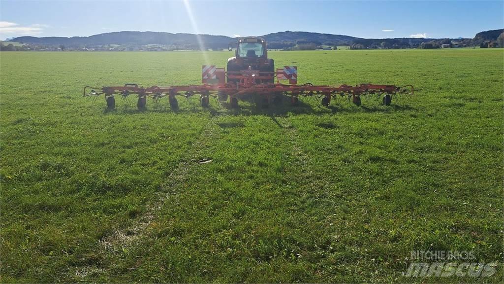 Kuhn GF 10802T Obraceče a shrabovače sena