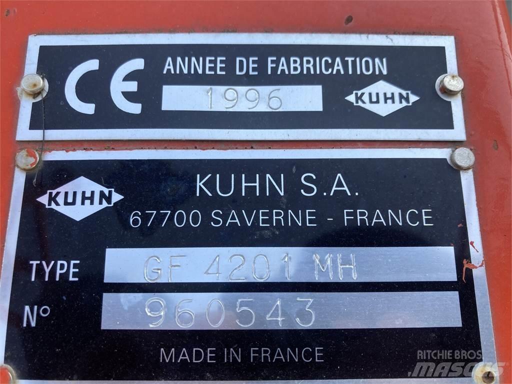 Kuhn GF 4201 HM Obraceče a shrabovače sena