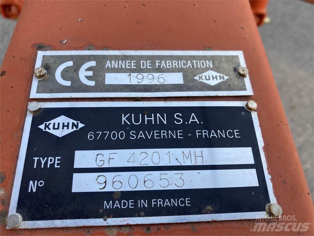 Kuhn GF 4201 MH Obraceče a shrabovače sena