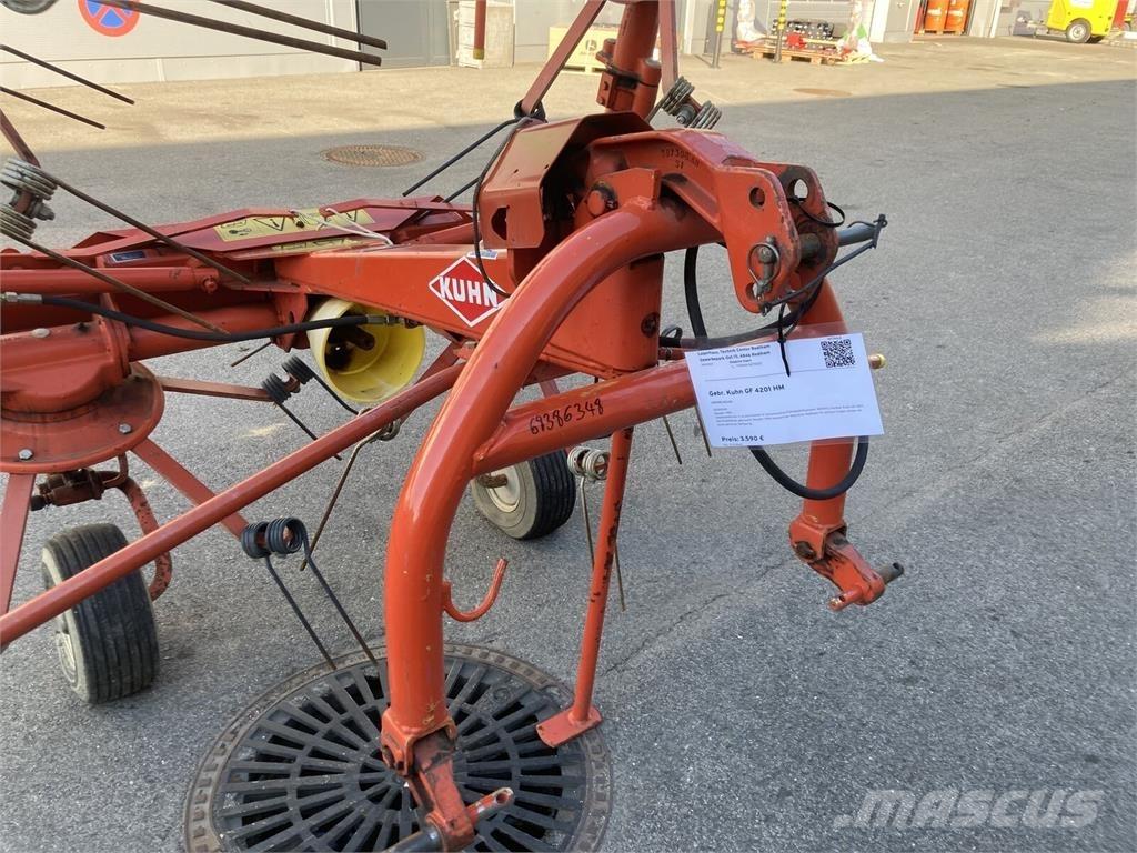 Kuhn GF 4201 MH Obraceče a shrabovače sena