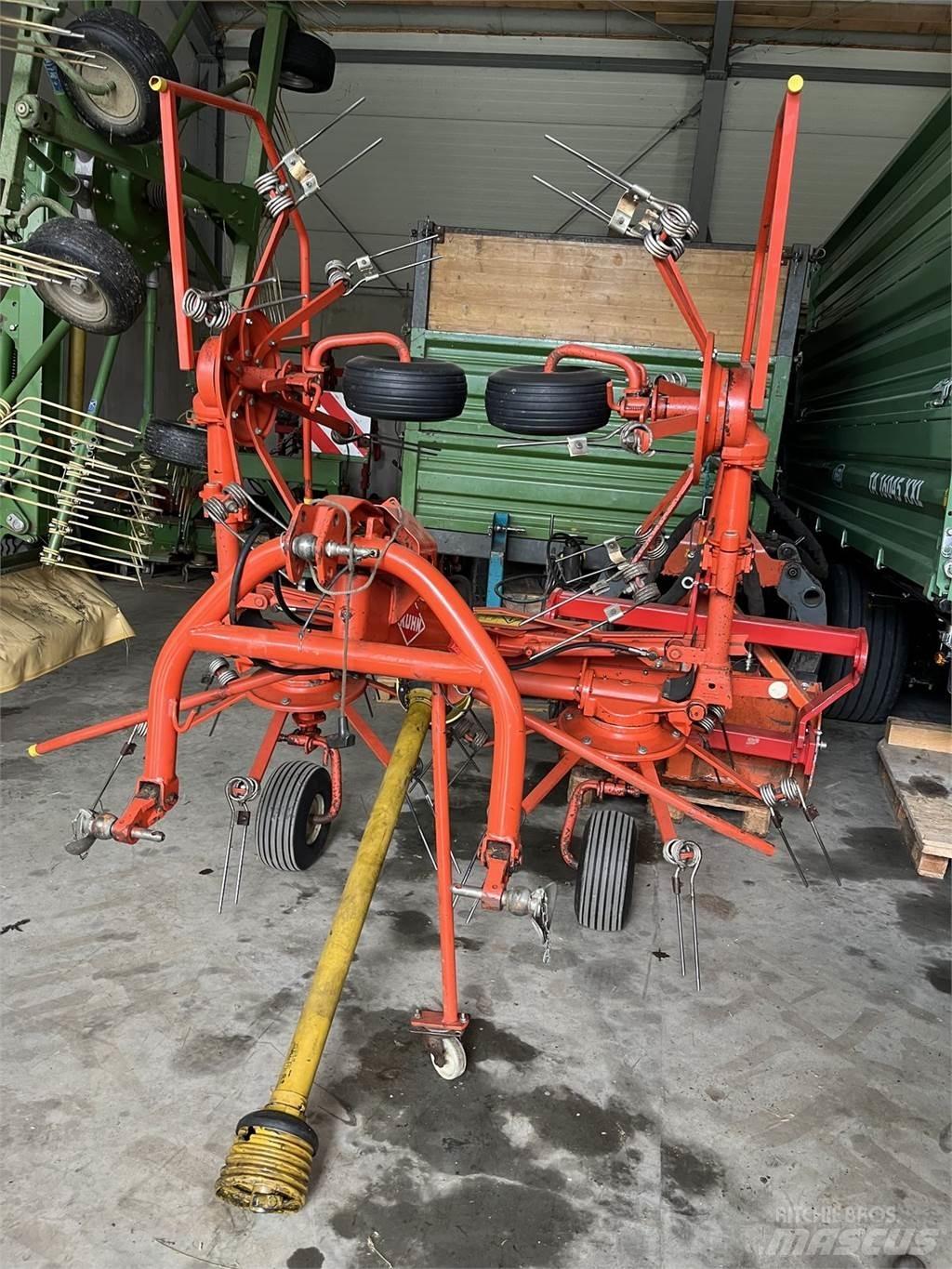 Kuhn GF 4201 MH Obraceče a shrabovače sena
