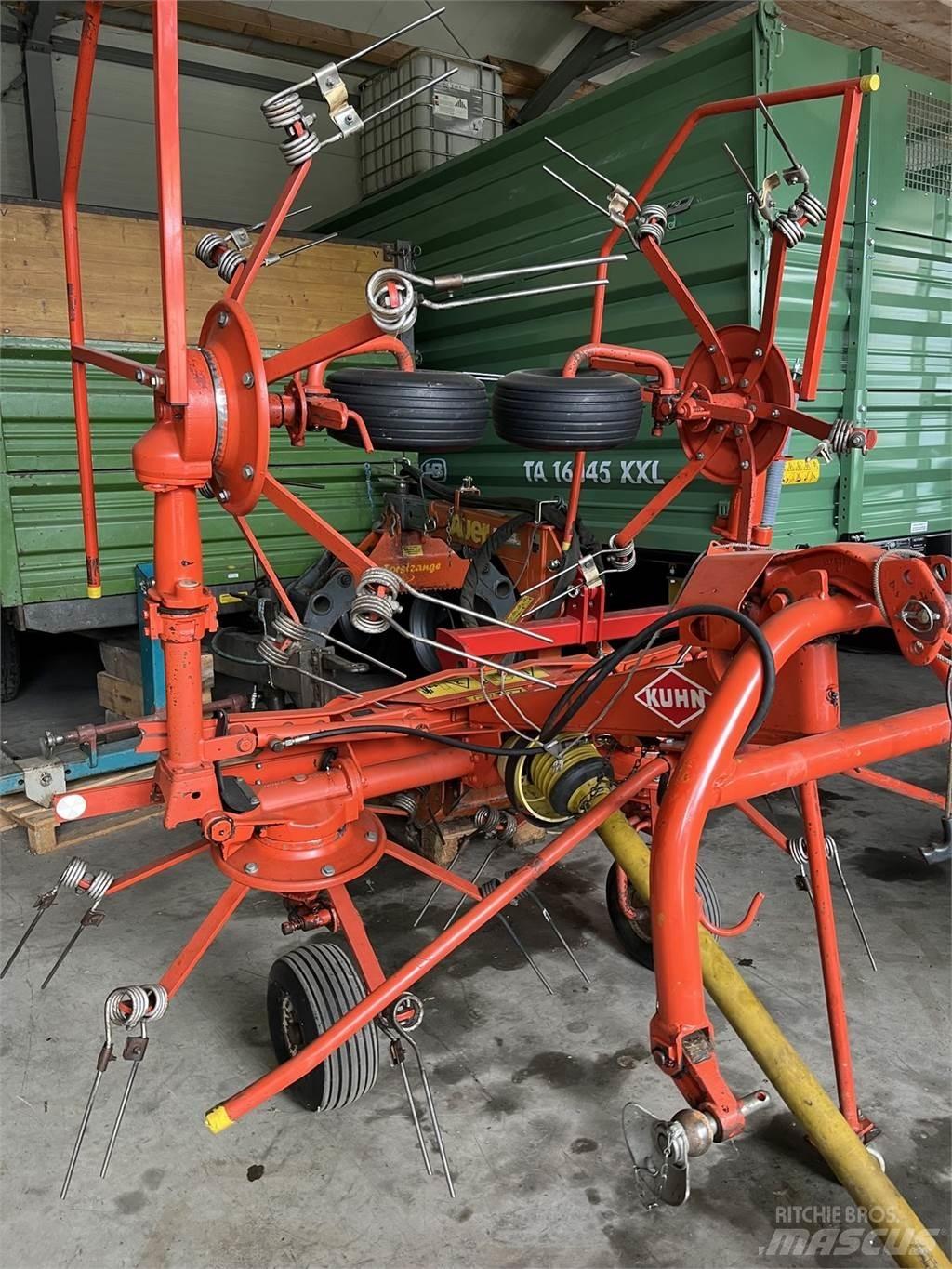 Kuhn GF 4201 MH Obraceče a shrabovače sena
