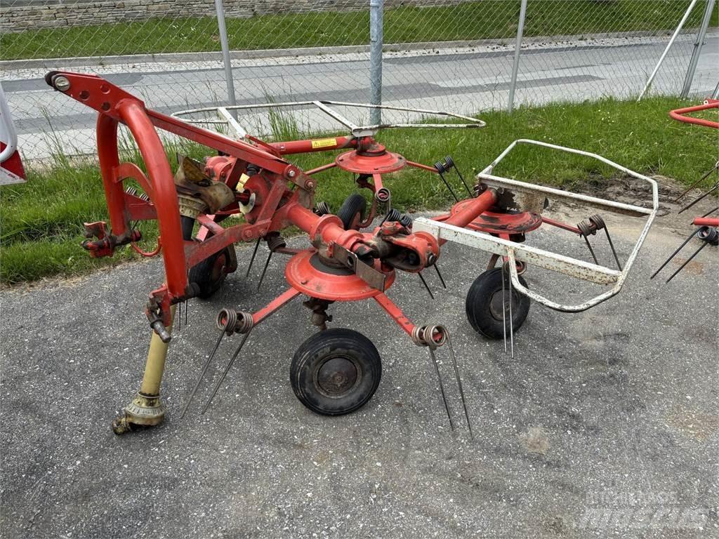 Kuhn GF 440 P Obraceče a shrabovače sena