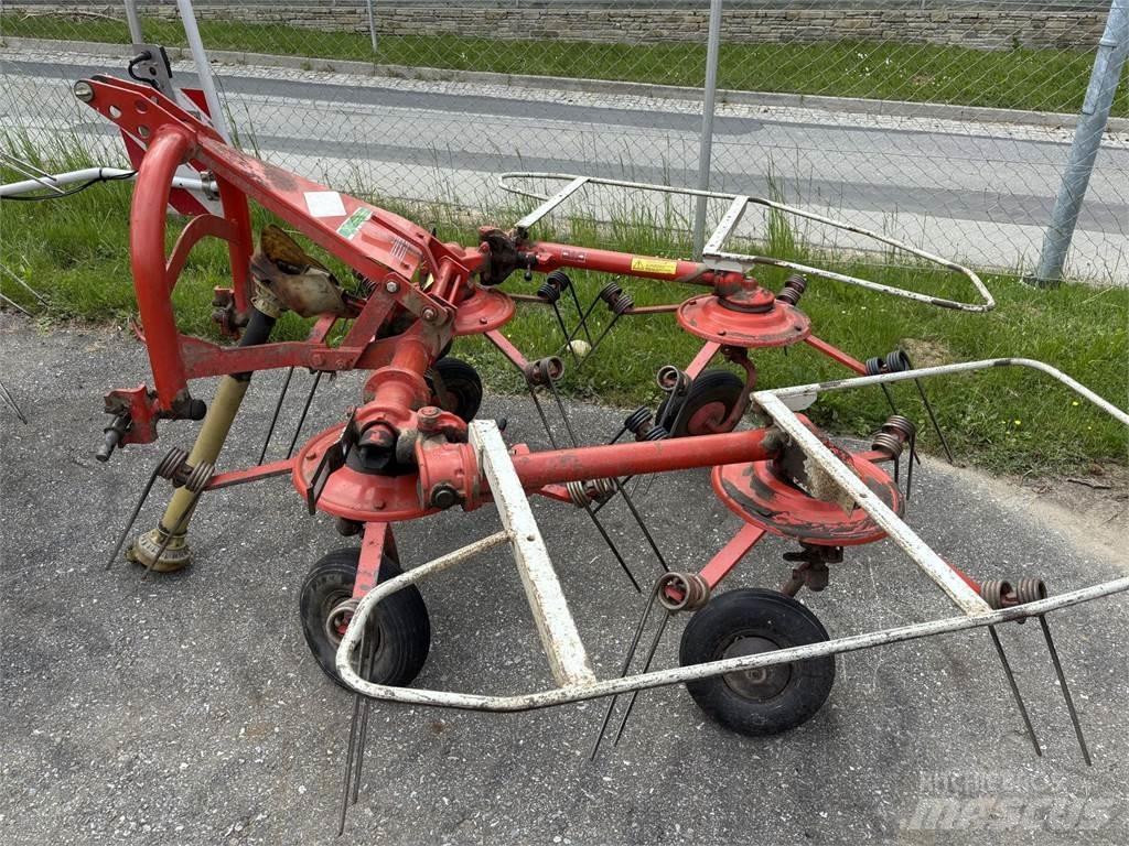 Kuhn GF 440 P Obraceče a shrabovače sena