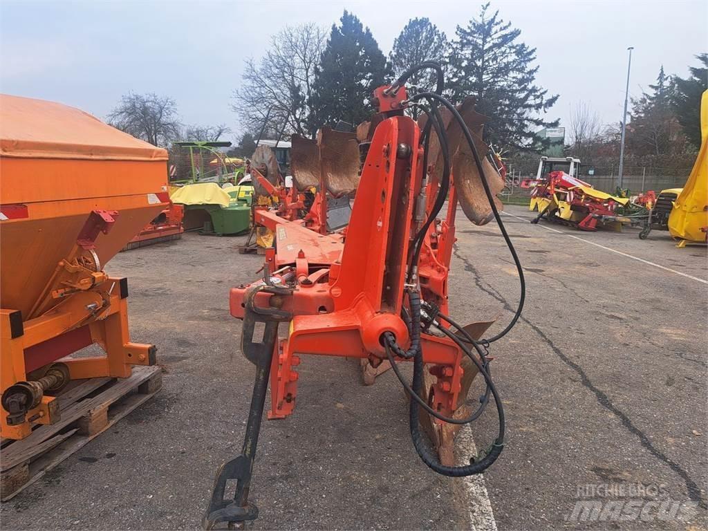 Kuhn Varimaster 123 Konvenční pluh