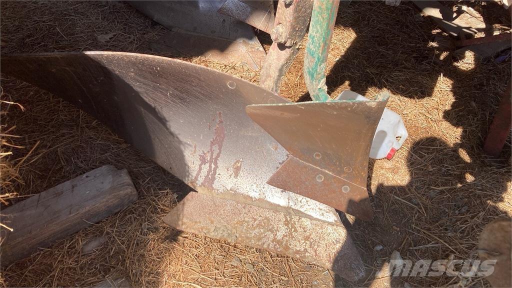 Kverneland LB 100 Konvenční pluh