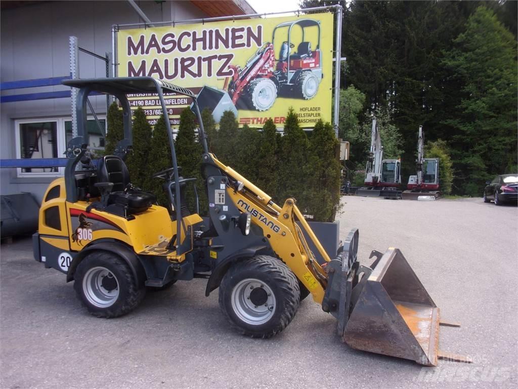 Mustang AL 306 Čelní nakladače a rypadla