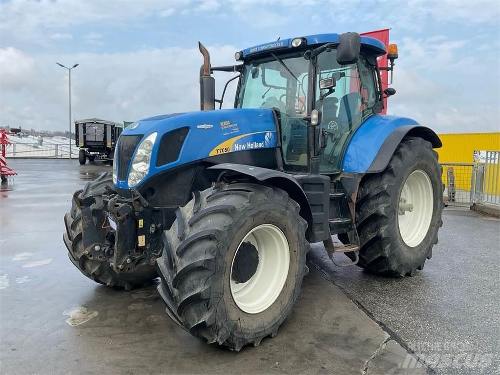 New Holland T7050 Traktory