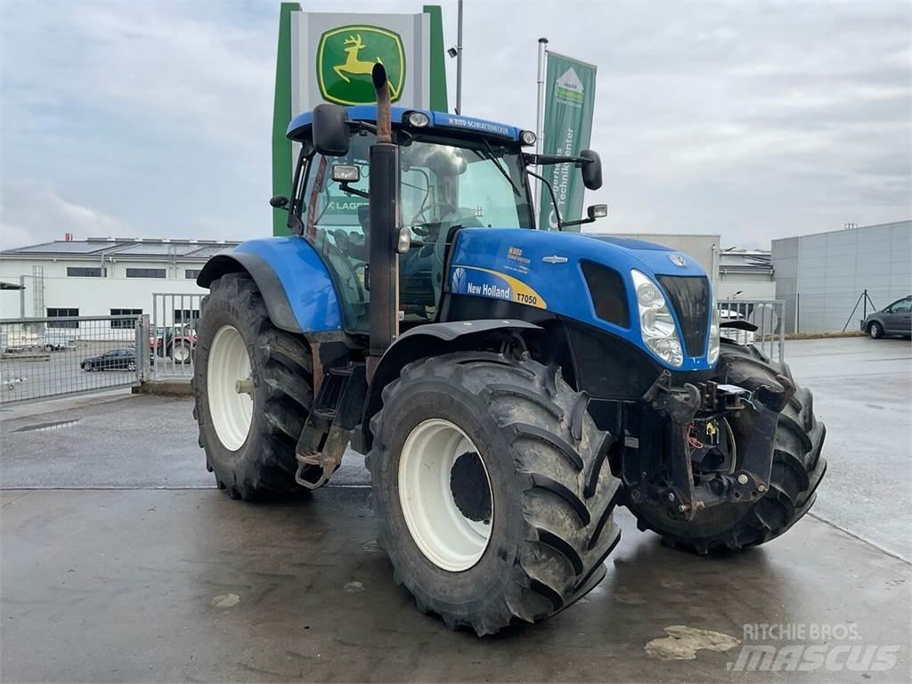 New Holland T7050 Traktory