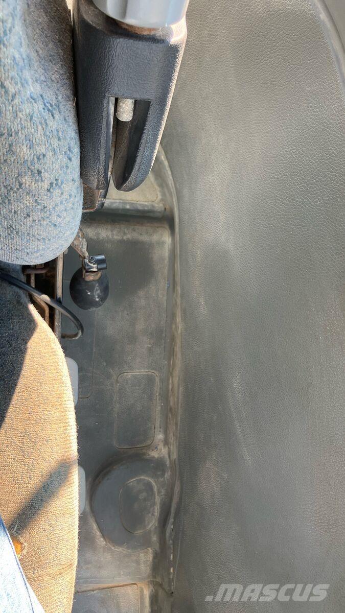 New Holland TL 80 Traktory