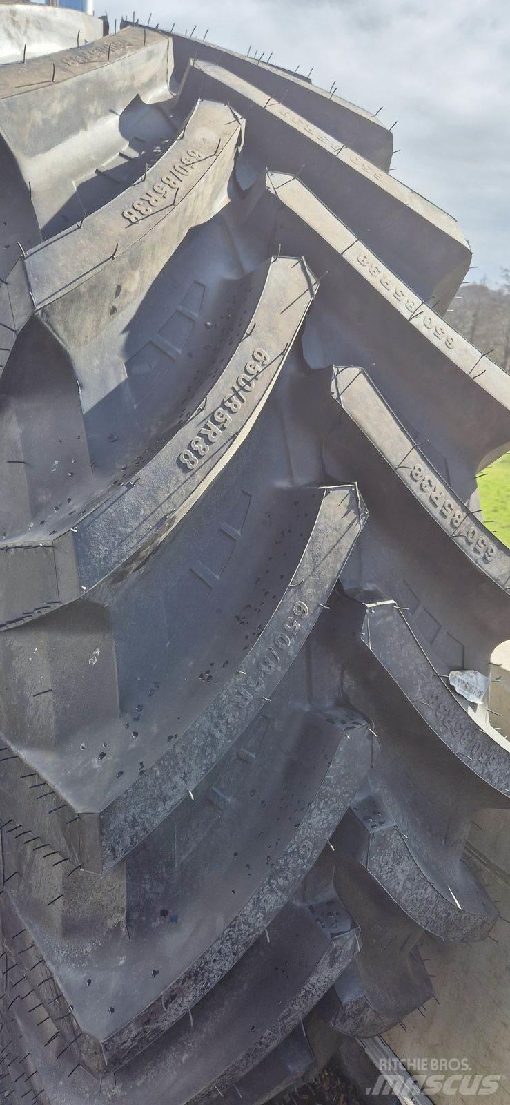 Petlas 650/85 R38 Pneumatiky, kola a ráfky