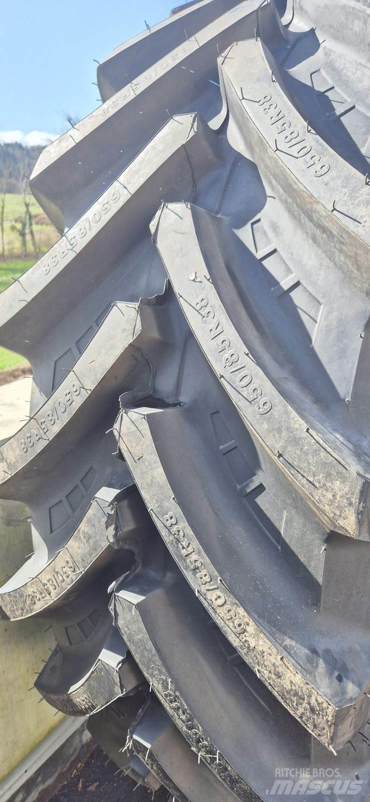 Petlas 650/85 R38 Pneumatiky, kola a ráfky