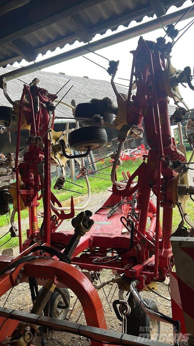Pöttinger HIT 8.81 Obraceče a shrabovače sena