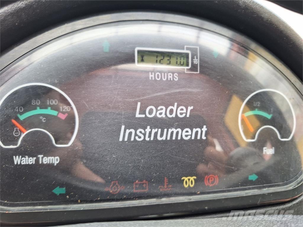 Toyo Hoflader 840 Čelní nakladače a rypadla