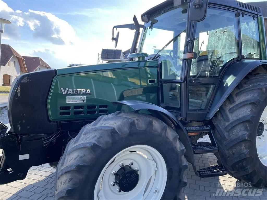 Valtra 6850 HiTech Traktory