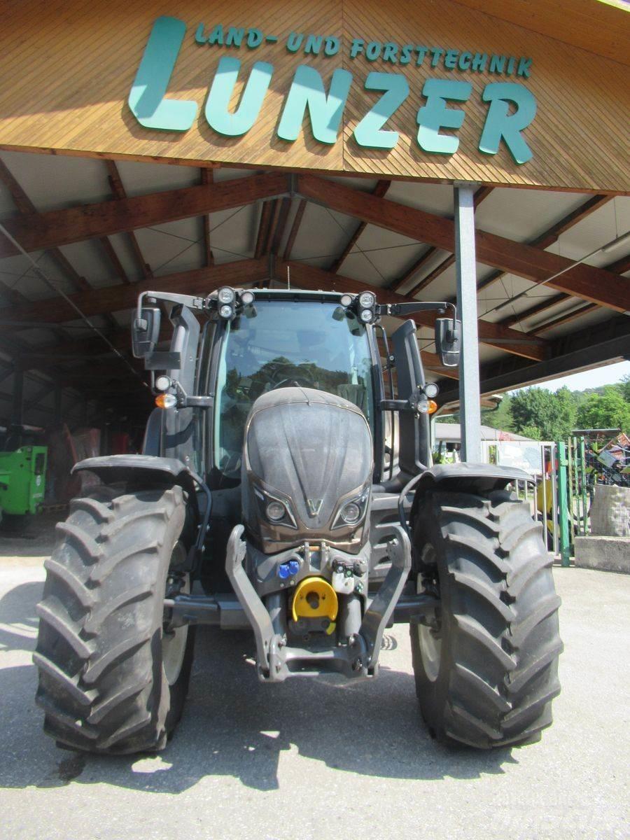Valtra N134 (Stufe V) Traktory
