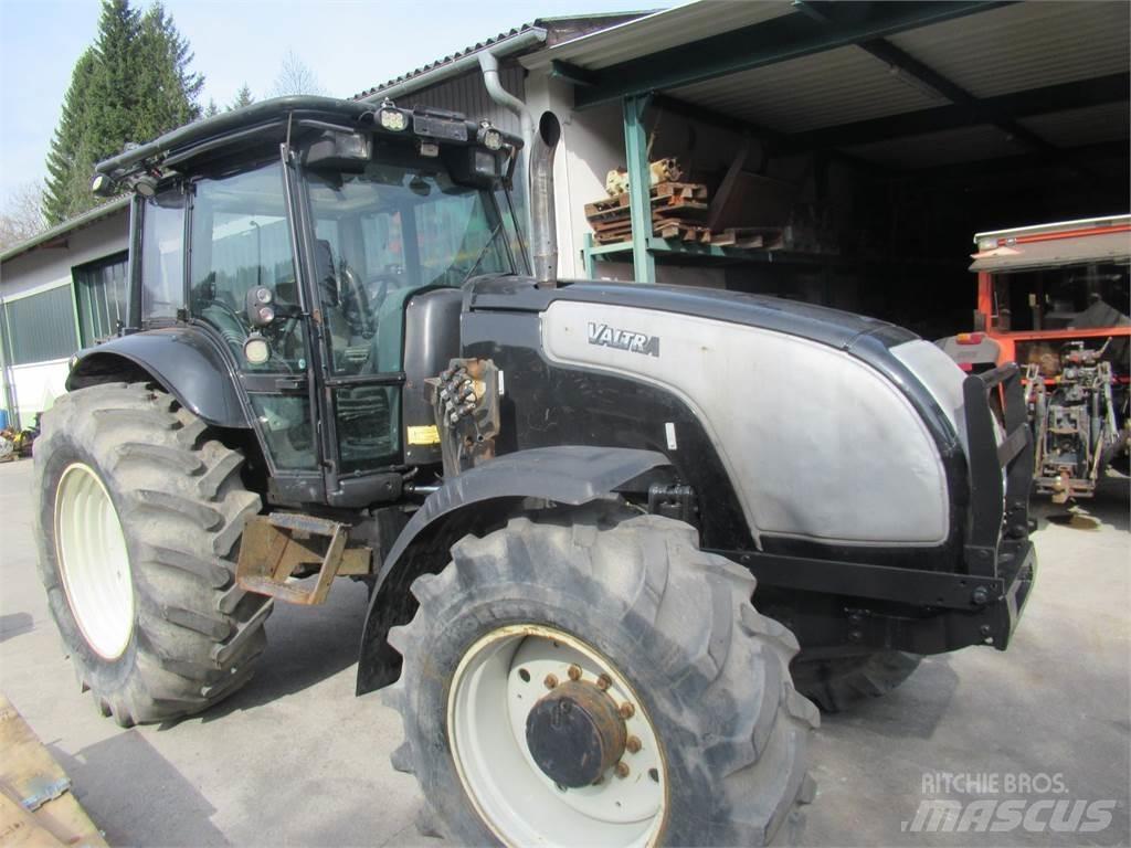 Valtra XM 130 Traktory