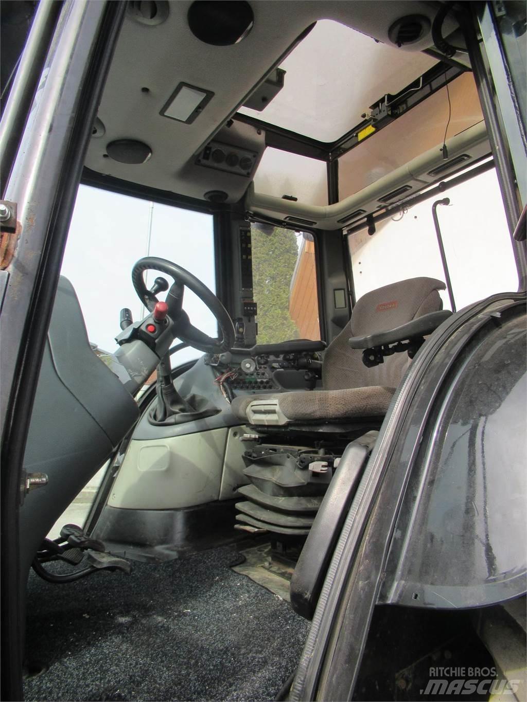 Valtra XM 130 Traktory