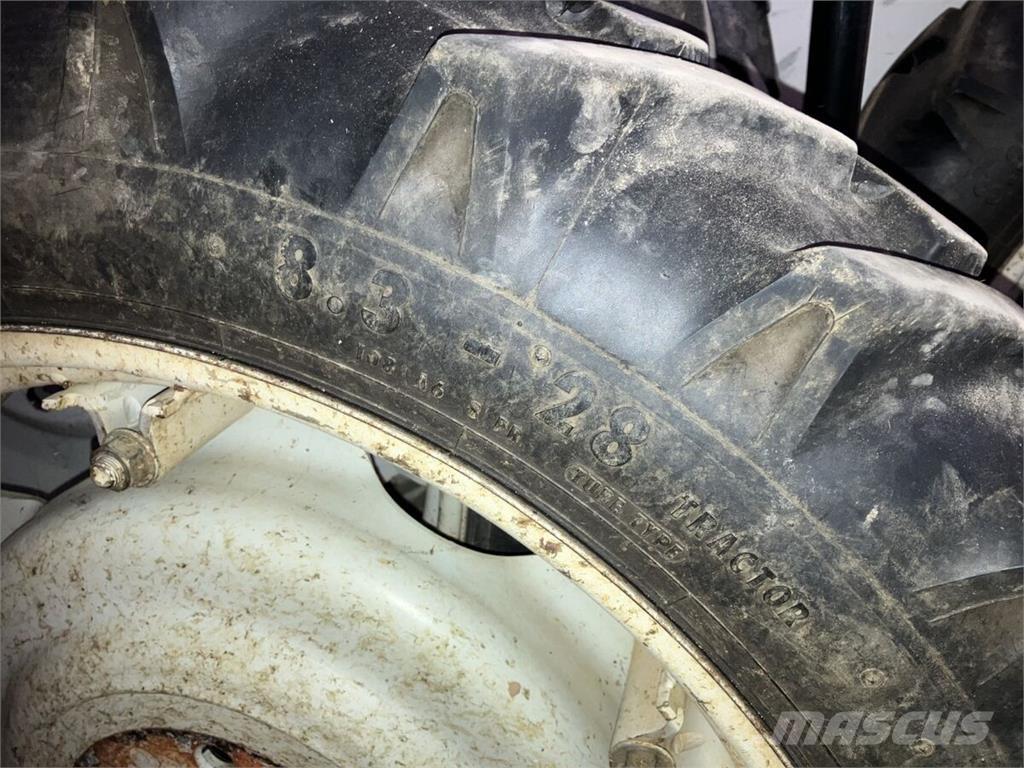  W7x28 Pneumatiky, kola a ráfky