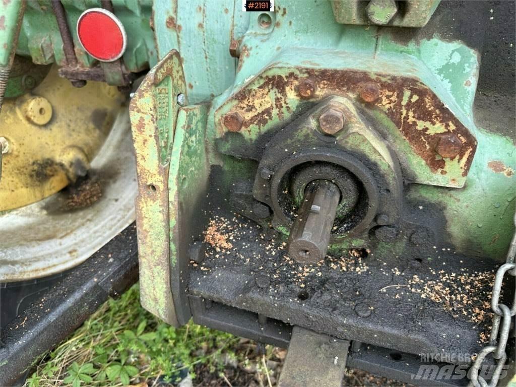 John Deere 2130 Traktory